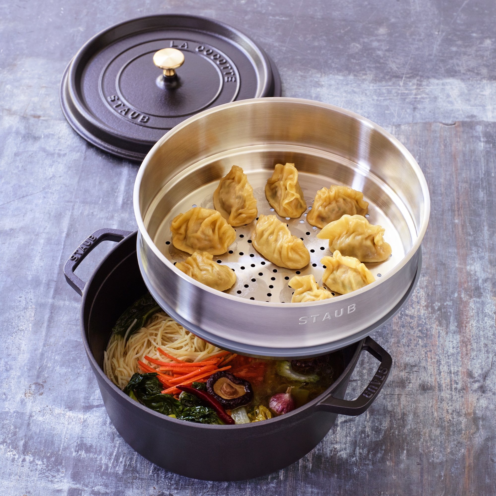 STAUB - Cocotte with steaming basket | round | 26 cm | Black