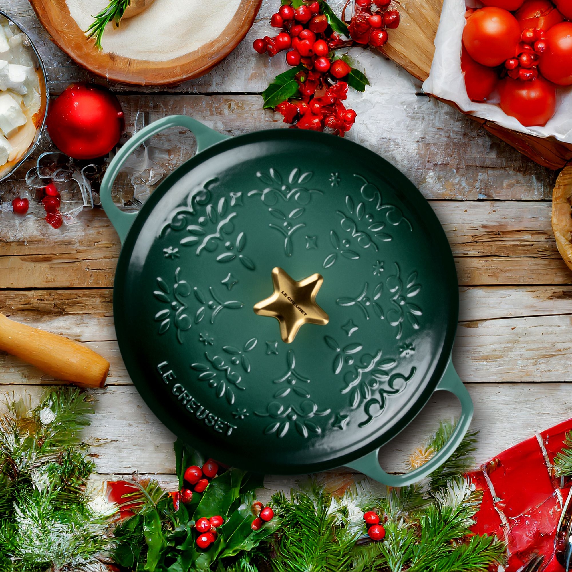 Le Creuset - Round Casserole with Gold Star Knob 24 cm - Noel Artichaut