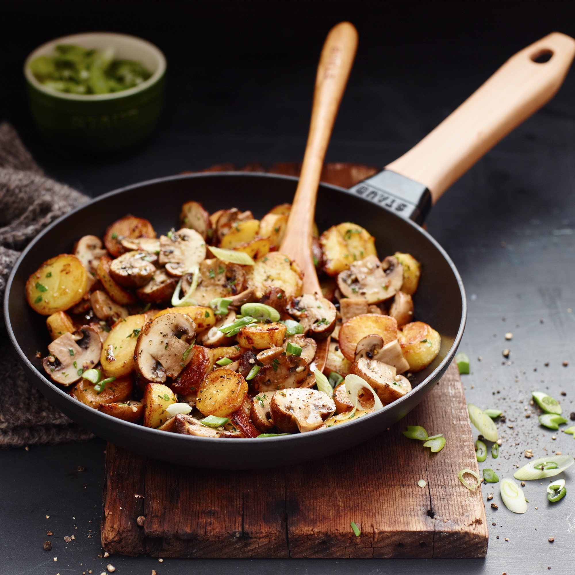 STAUB - Bratpfanne mit Holzgriff | rund | 20 cm