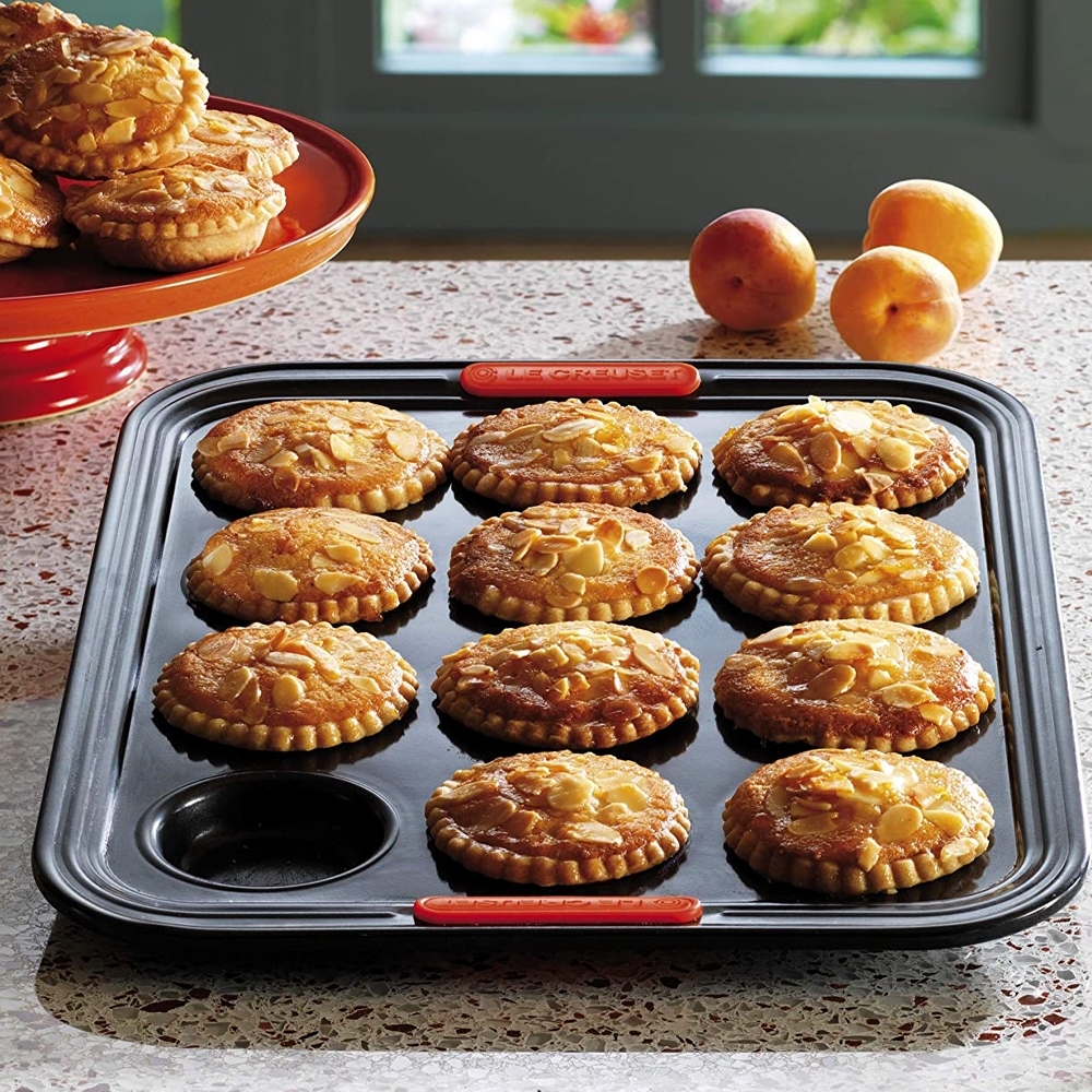 Le Creuset - 12 Cup Bun Tray