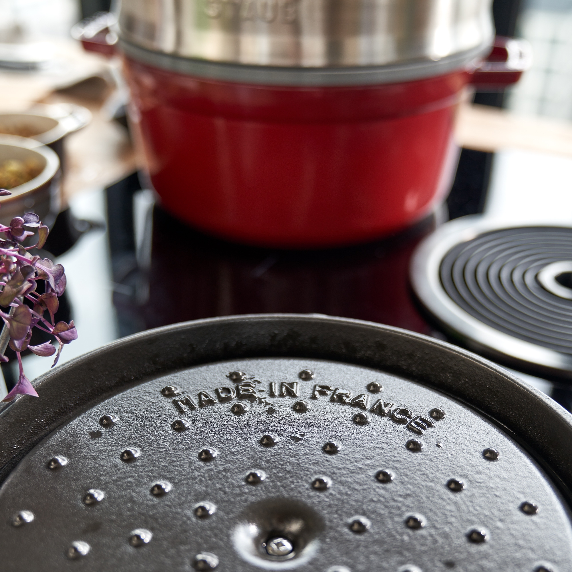 STAUB - Cocotte with steaming basket | round | 26 cm | Red