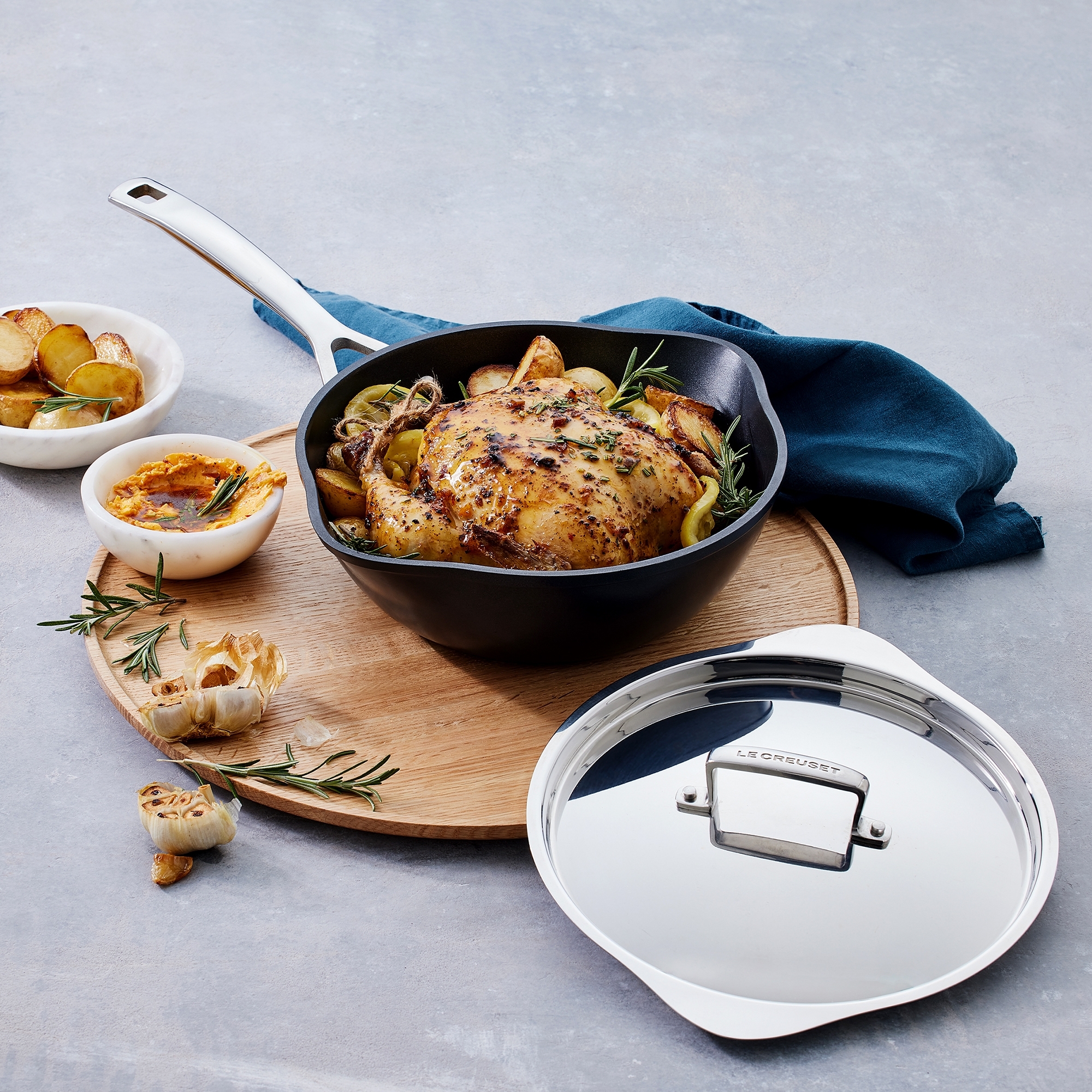 Le Creuset - Toughened Non-Stick Chef's Pan with Pouring Spouts + Lid 24 cm